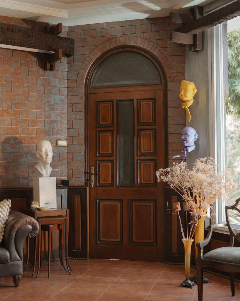 The Golden Hour Lounge, photograph 5