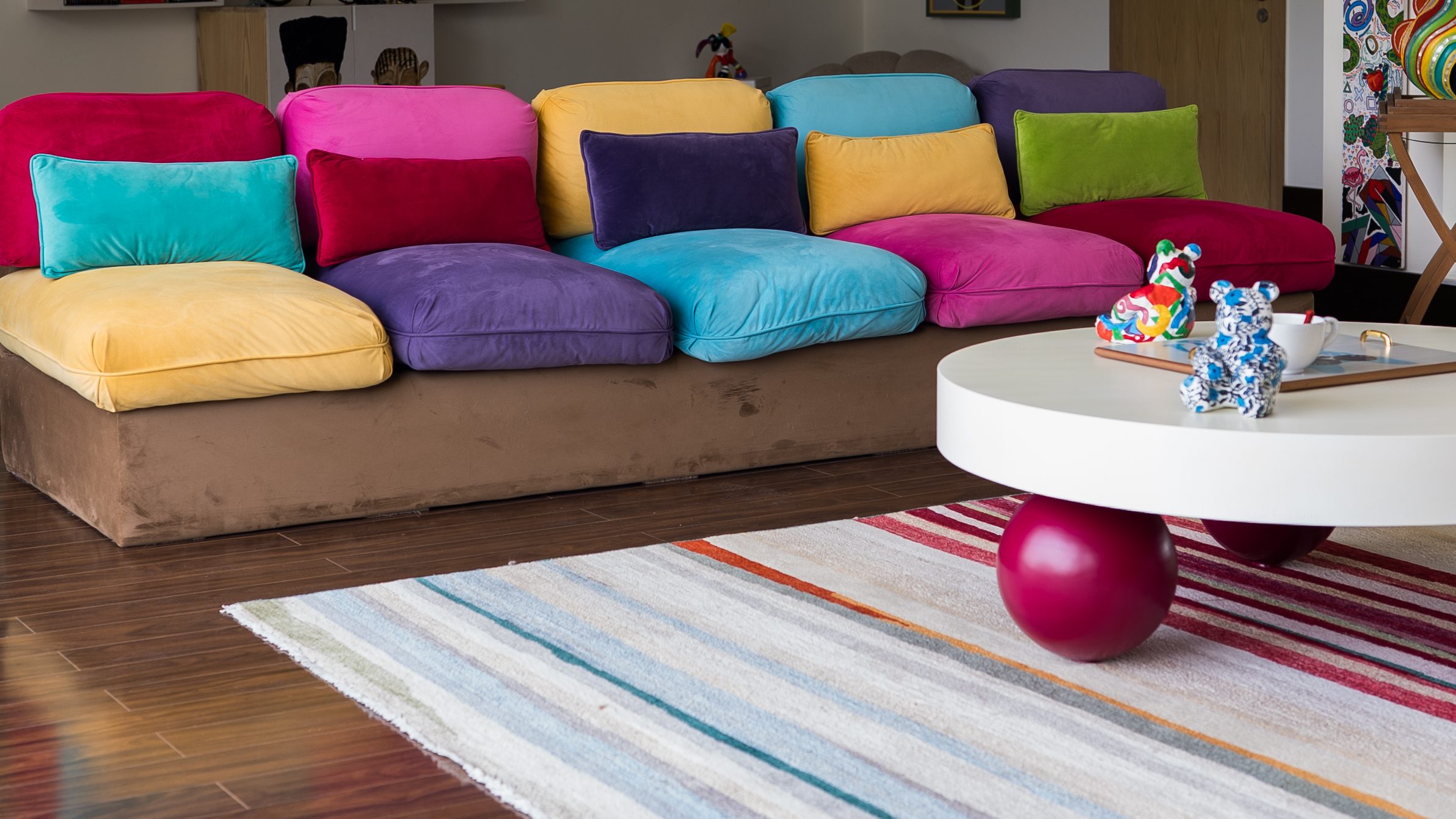 Bright low seating and a round table on red sphere legs